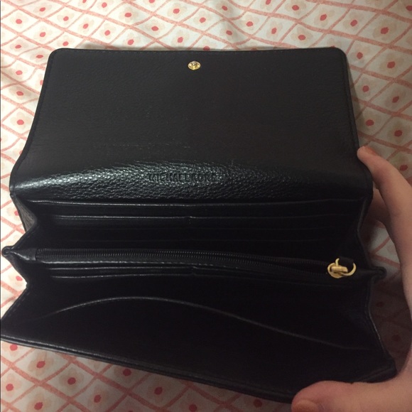 Michael Kors wallet Authentic - Picture 4 of 4